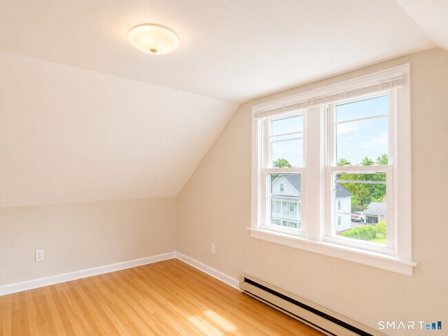 Building Photo - 386 Brightwood Ave