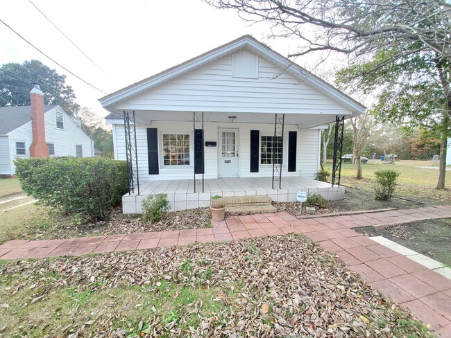 Primary Photo - 1713 Murchison Rd