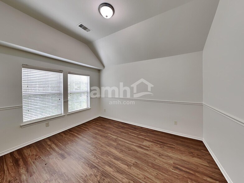 Building Photo - 15818 Shoreline Terrace Dr