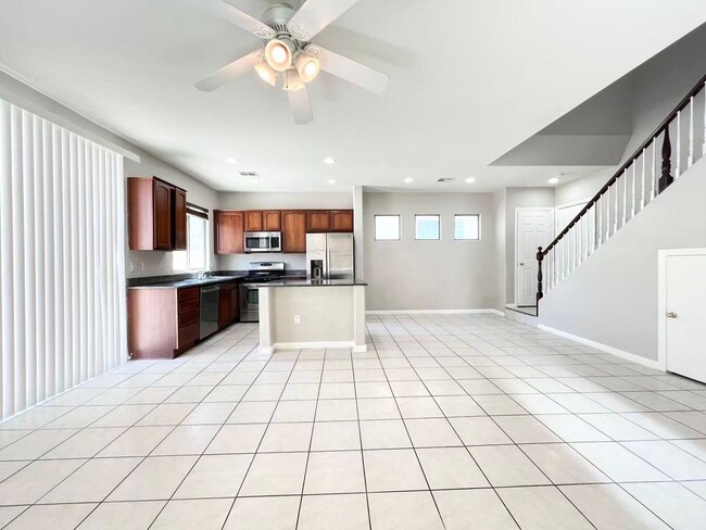 Building Photo - Beautiful single family Home in the SW Gated Community
