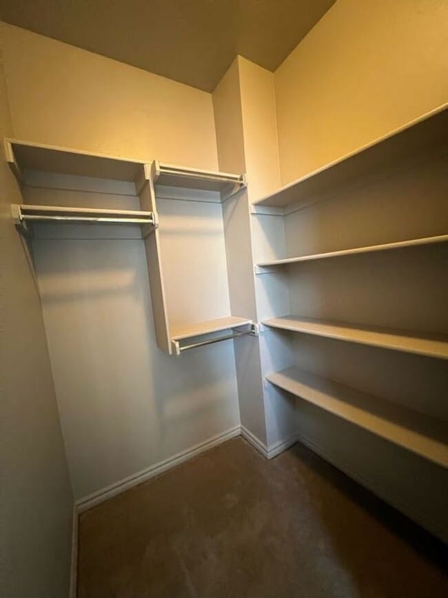 Building Photo - (3) Bed/(2.5) Bath Townhouse in Core Norma...
