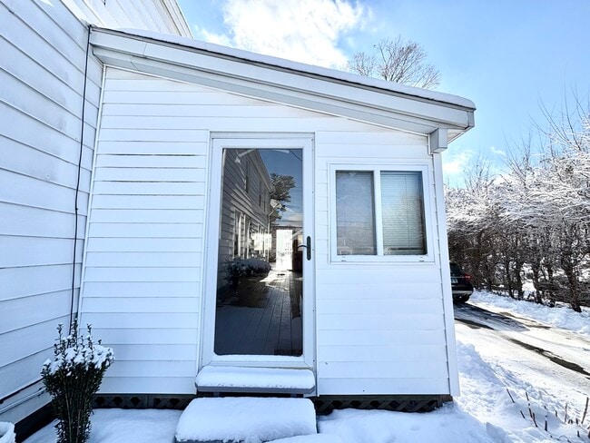 Building Photo - 14 Hackmatack St