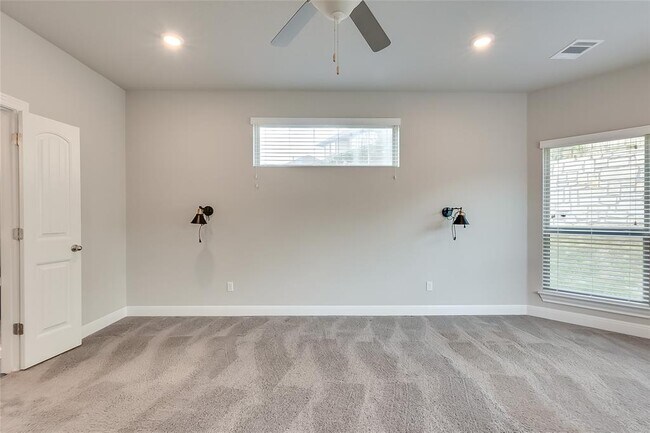 Building Photo - 5520 La Canada Wy