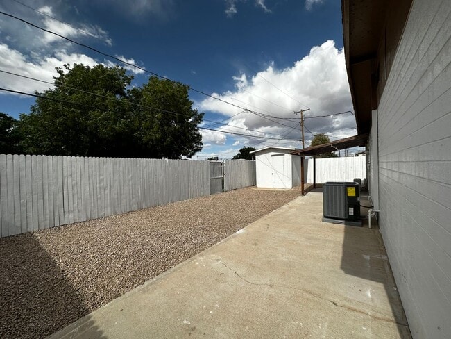 Building Photo - Newly Remodeled 3 bedroom, 2 bathroom home!