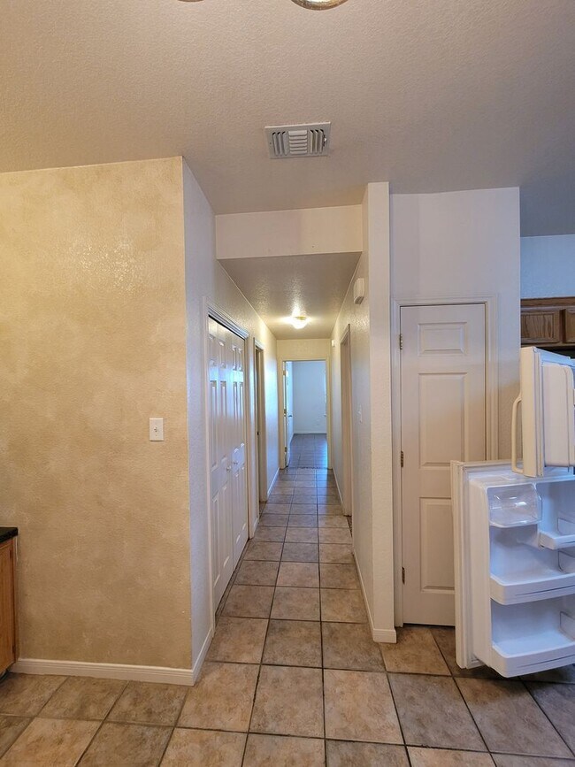 Building Photo - 3601 Dustin Ct