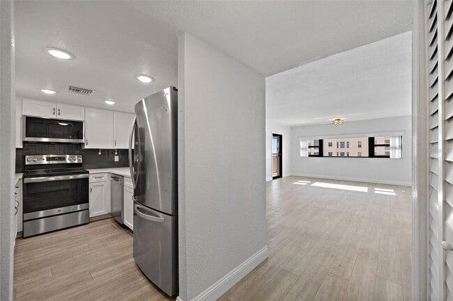 Building Photo - 4141 Bayshore Blvd