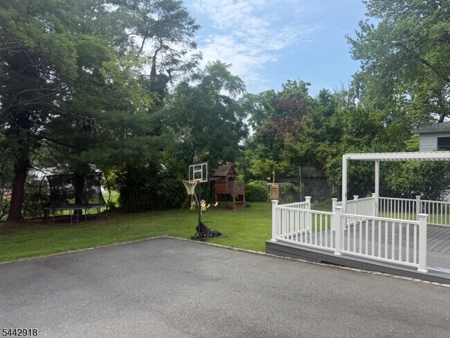 Building Photo - 78 Mounthaven Dr