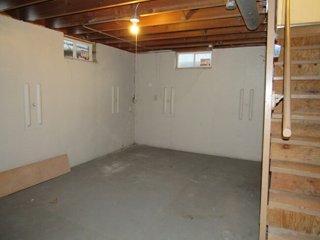 Building Photo - 345 8th St