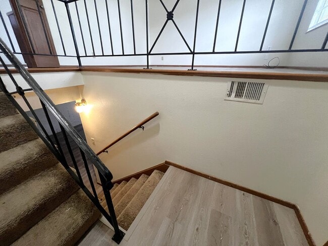 Building Photo - 3 Bedroom 1 Bath Home in Beautiful Iowa City!