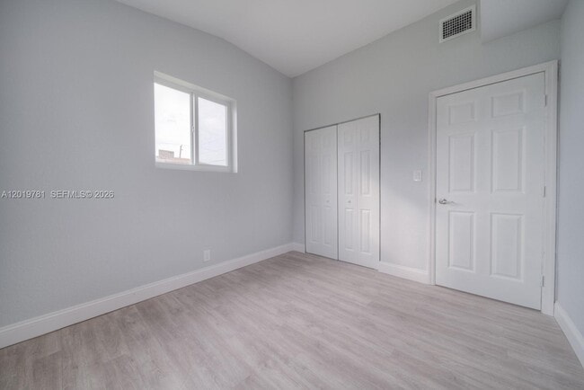 Building Photo - 17727 SW 103rd Ave