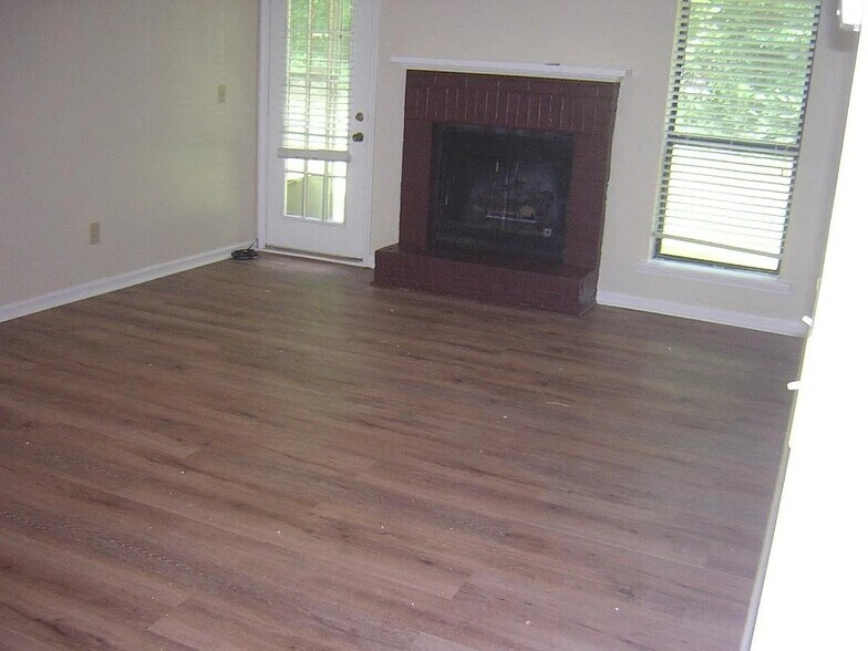 Building Photo - 133 Sandalwood Cir