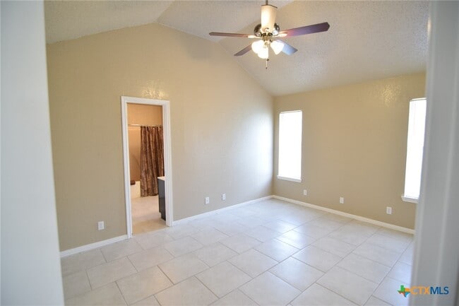 Building Photo - 5003 Shawn Dr