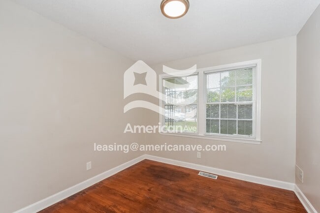 Building Photo - 912 Delta Dr