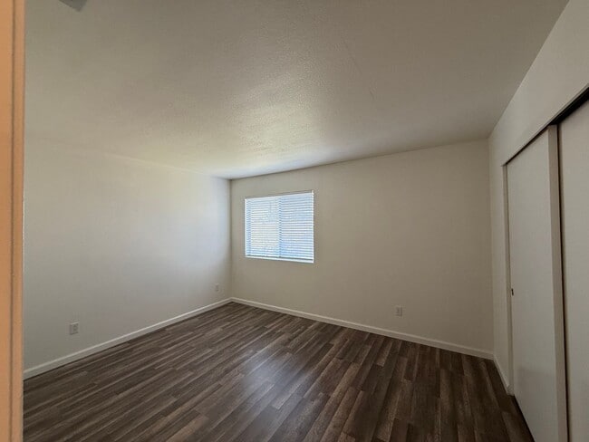 Building Photo - 4-bedroom two story home in Sylvan School ...