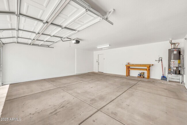 Building Photo - 3124 E Roveen Ave