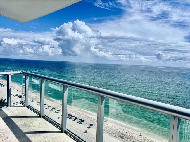 Primary Photo - 17001 Collins Ave