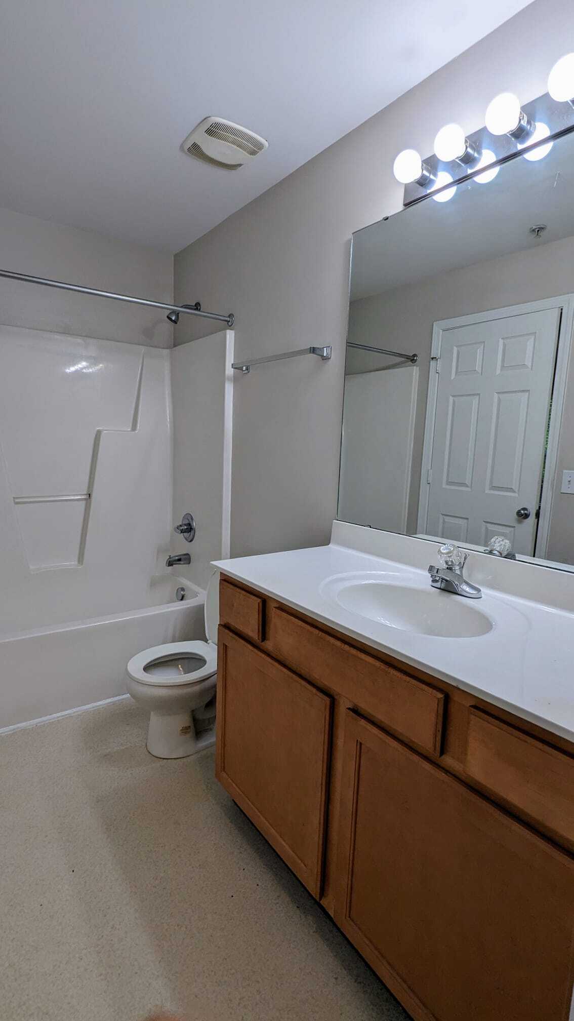 Bath 2 attached - 3710 Cotswold Ave