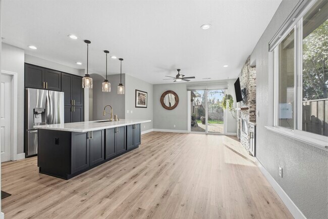 Building Photo - 601 Tamarindo Way