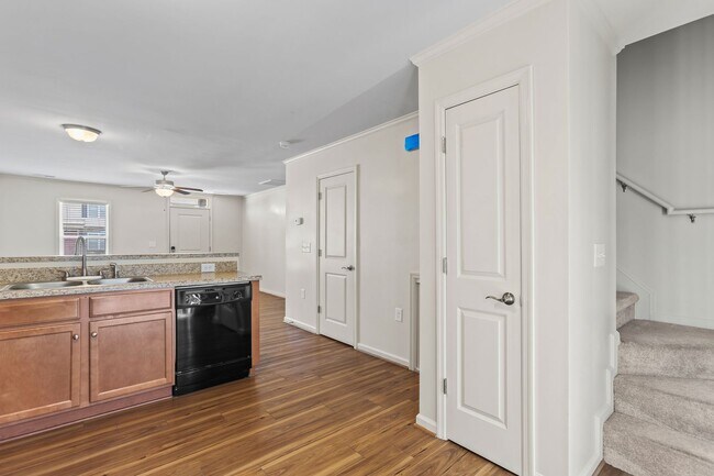 Building Photo - 2BR Townhome Near Camp Lejeune