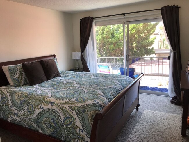 Building Photo - Beautiful Townhome with large fenced back patio, second story balcony, and two covered parking spots