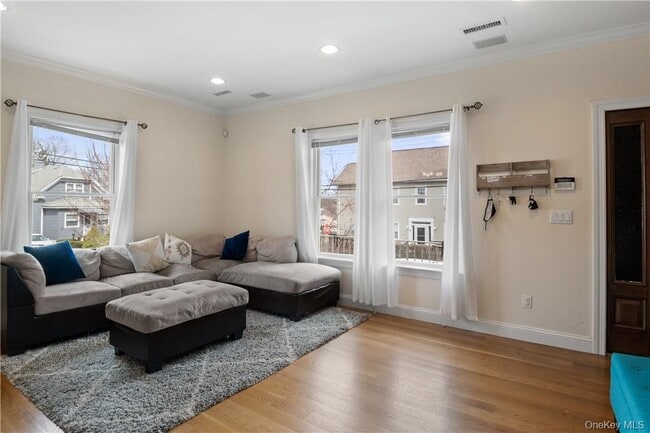 Building Photo - 46 Morgan St