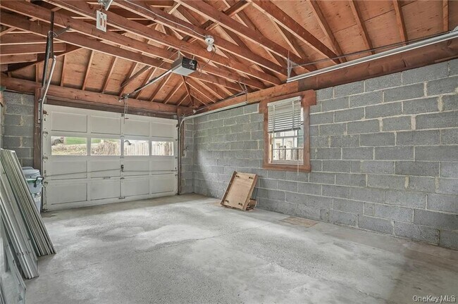 Building Photo - 17 Brookside Ave
