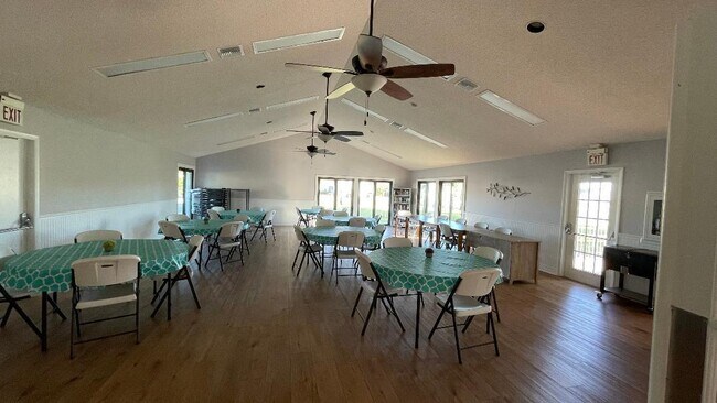 Building Photo - 1325 SE Rivergreen Cir