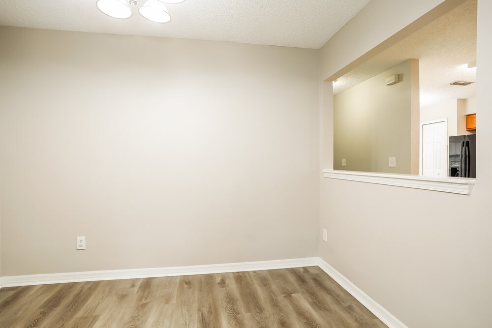 Building Photo - 2643 Pinewood Blvd E