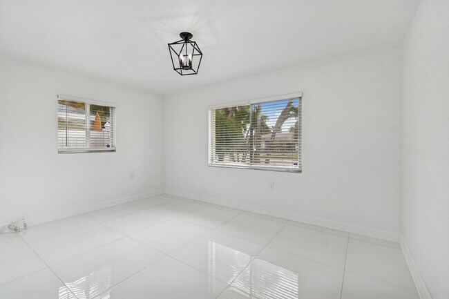 Building Photo - 455 81st Ave