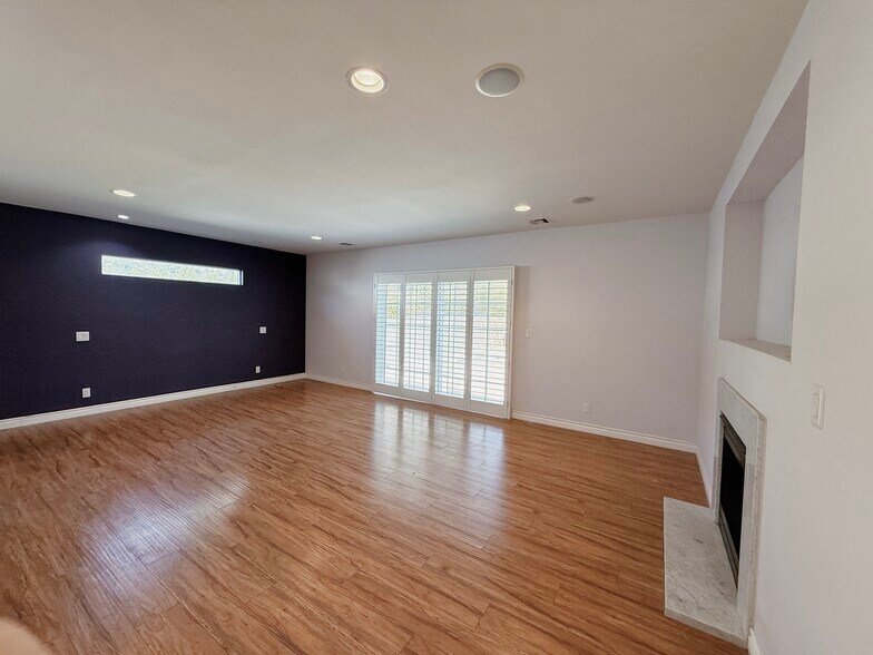 Building Photo - 5932 Cahill Ave