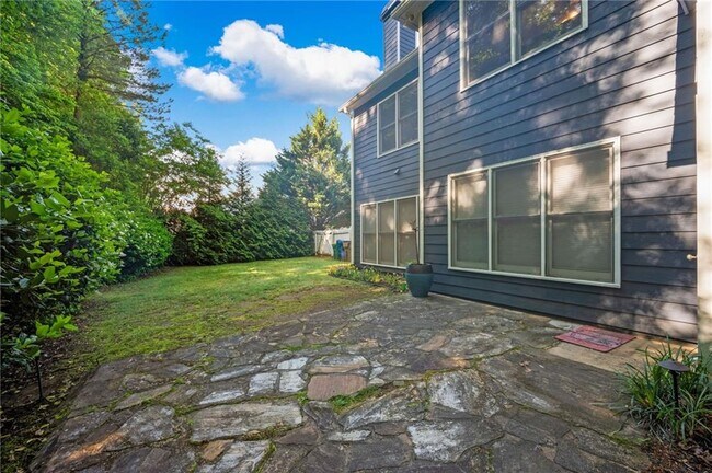 Building Photo - 2506 Retreat Dr NE