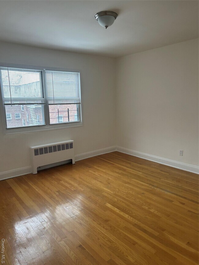 Building Photo - 15 Schenck Ave