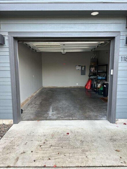 Building Photo - 11805 NE 108th St