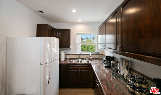 Building Photo - 239 S Doheny Dr