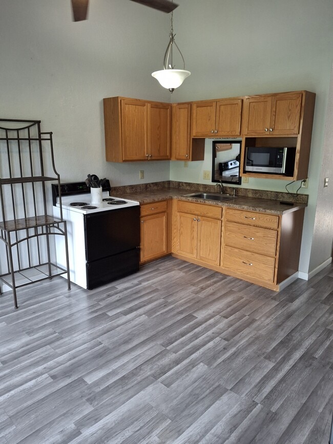 Building Photo - 150 SWS Dr