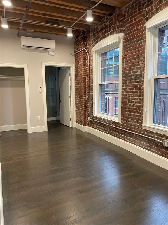 Building Photo - 281 Franklin St