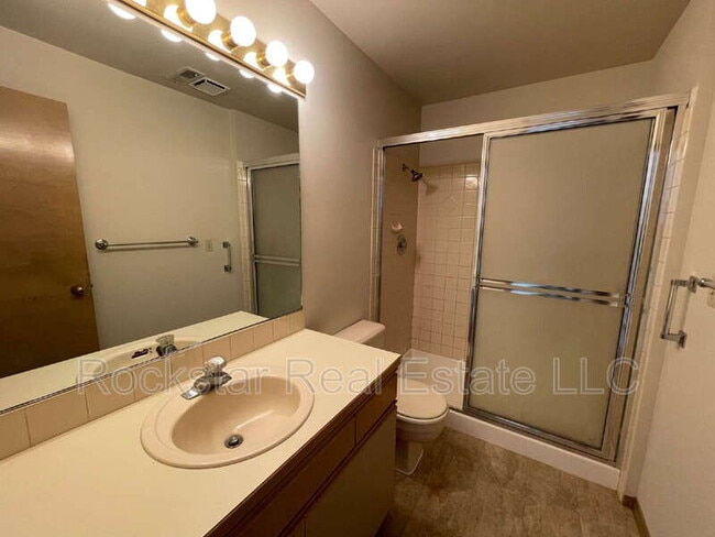 Building Photo - 5605 N Northwood Dr