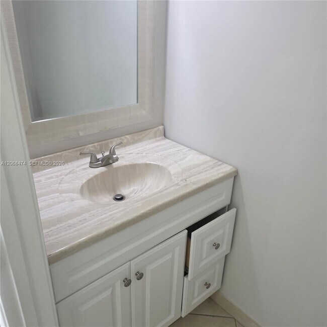 Building Photo - 4730 Lago Vista Dr
