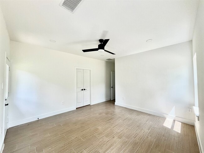 Building Photo - 5710 Delmack St