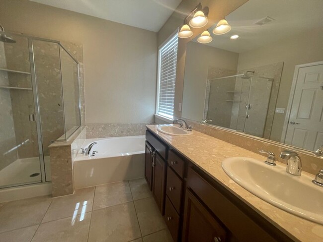 Building Photo - Beautiful Damonte Ranch Three Bedroom T...