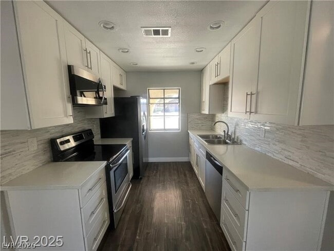 Building Photo - 2265 Heavenly View Dr