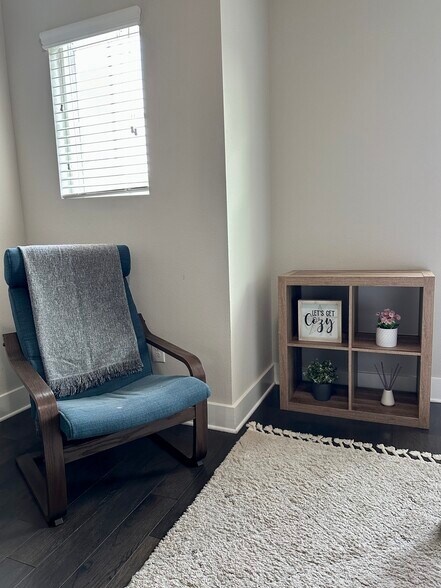 Building Photo - 509 Elmhurst Ave