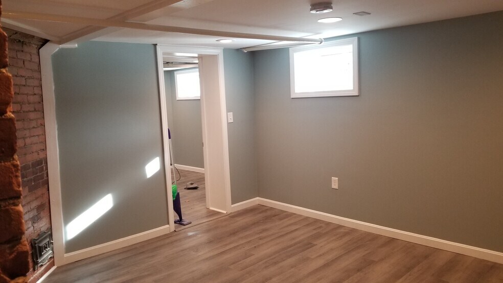 Living room - 49 S Spring St