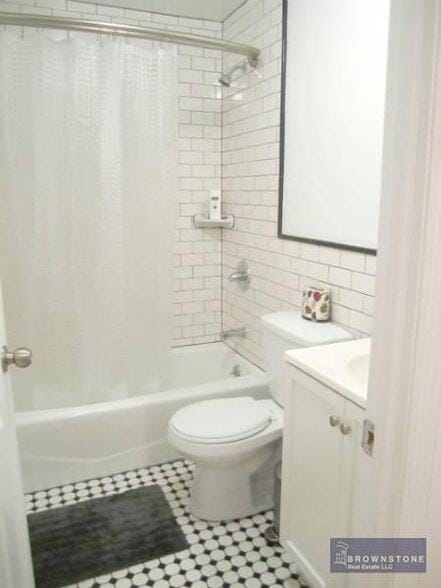 Building Photo - 586 Henry St