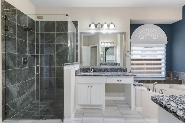 Building Photo - 2003 Silent Shore St