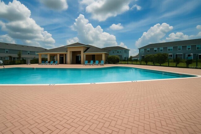 Building Photo - 2323 Gifford Dr