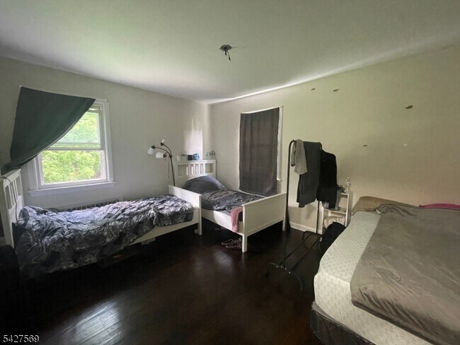 Building Photo - 1065 Sayre Rd S