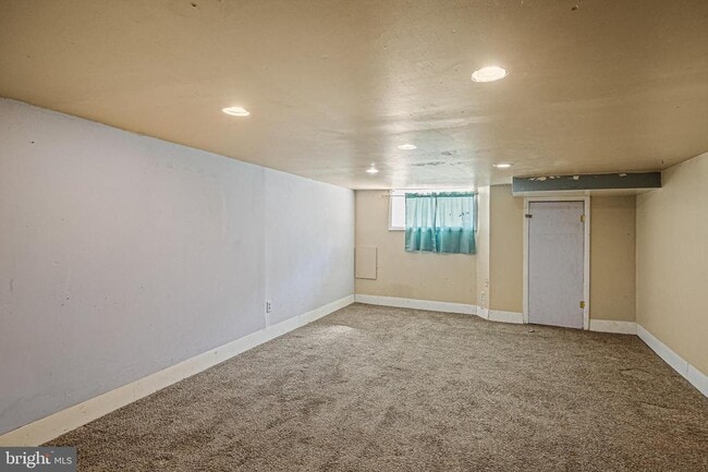 Building Photo - 208 S East Ave