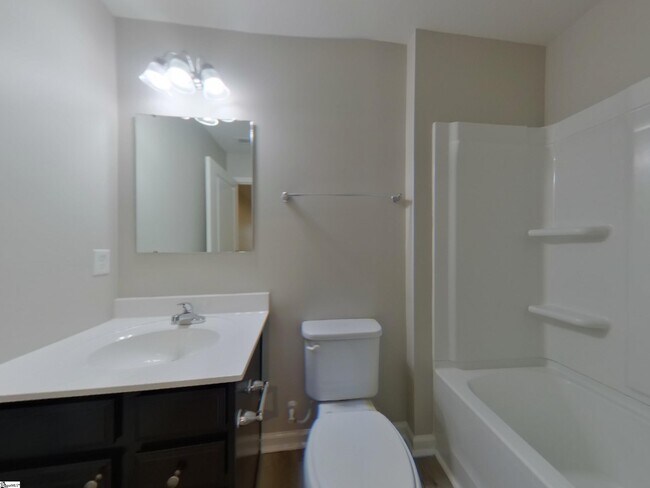 Building Photo - 120 Castlebrook Dr