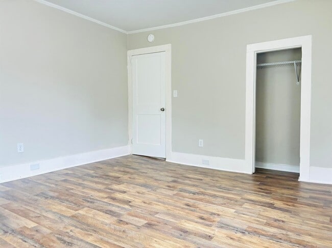 Building Photo - 320 E Sumter St